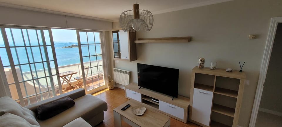 Natural landscape, TV and multimedia, Seating area, Sea view