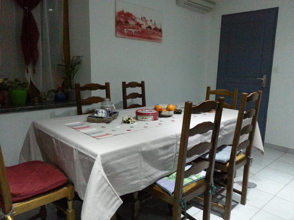 Dining area, Communal kitchen