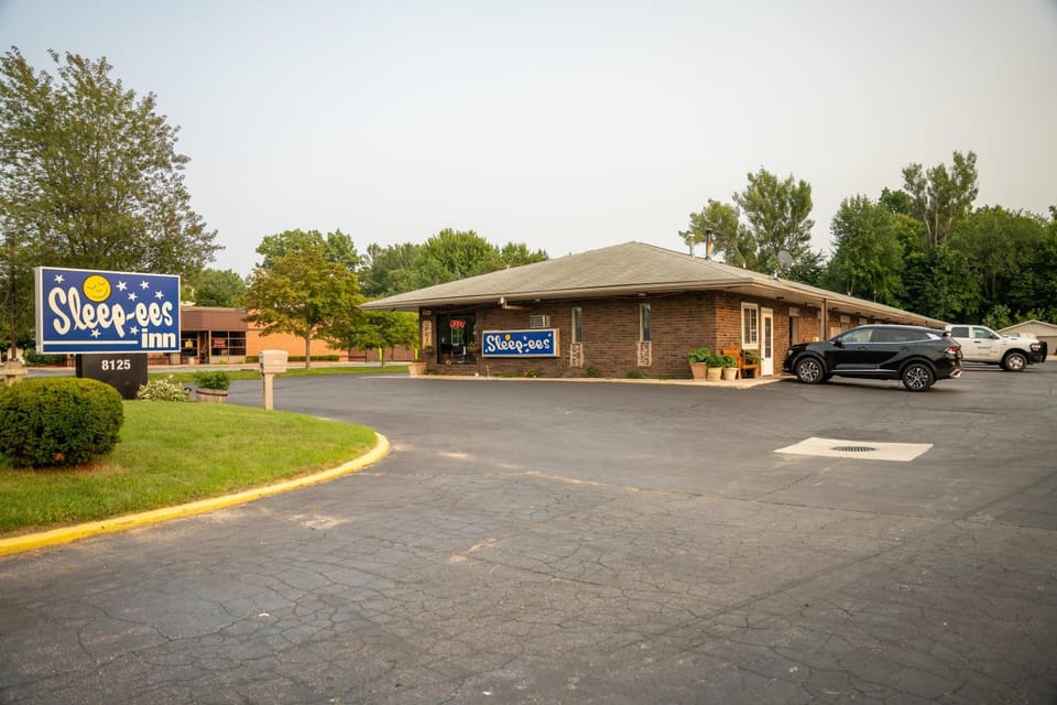 Property building, Day, Street view, Location, Parking