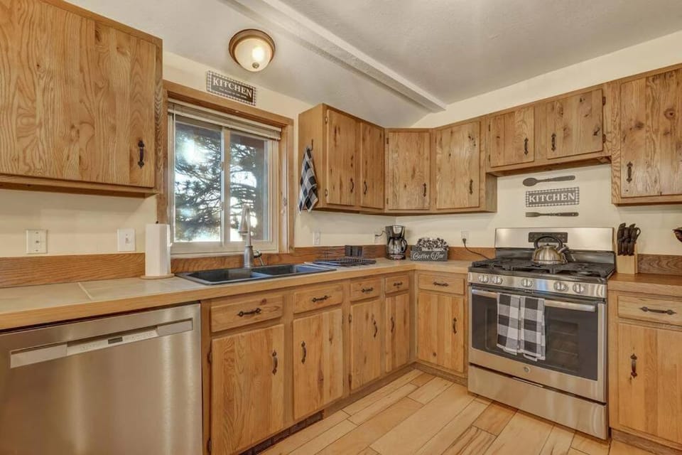 4Bdrm Cabin Retreat Mtn Views Family Gathering! Cabin in Woodland Park