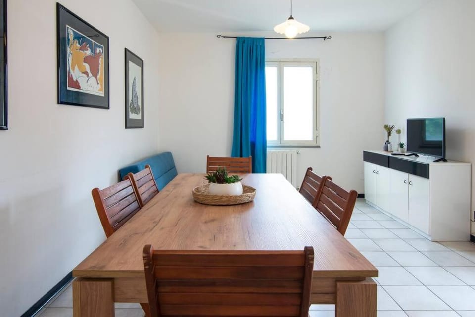 TV and multimedia, Living room, Seating area, Dining area, minibar