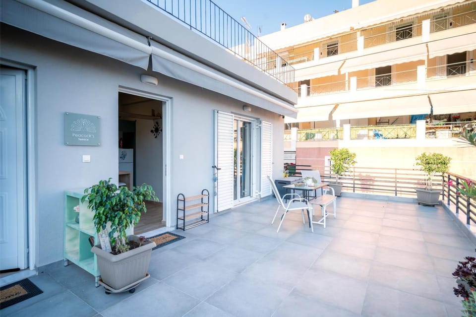 Property building, Day, View (from property/room), Balcony/Terrace