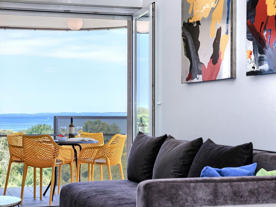 View (from property/room), Balcony/Terrace, Living room, Sea view