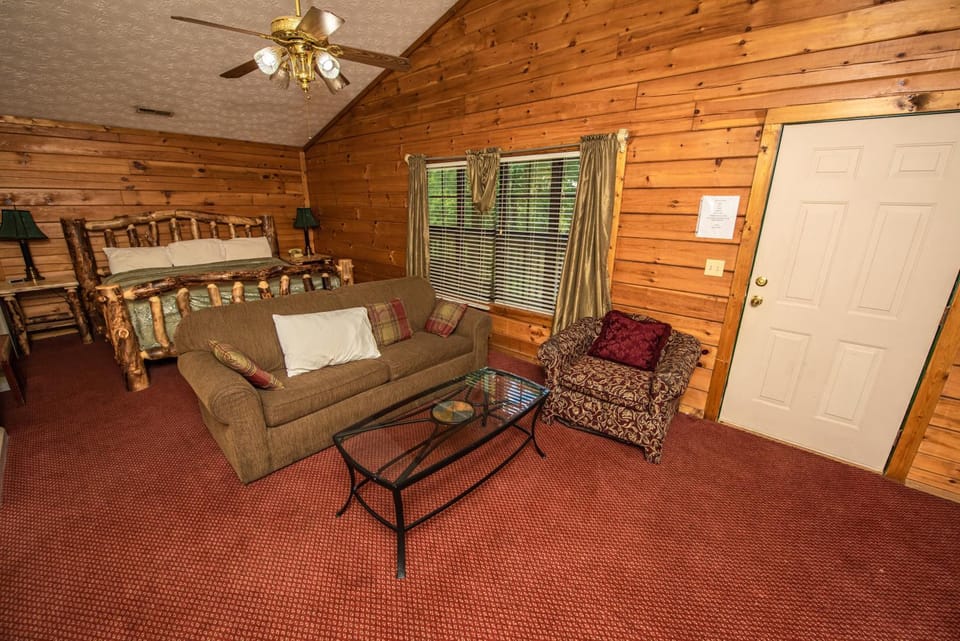 Cabin Close to parkway rd with River View Cabin in Pigeon Forge