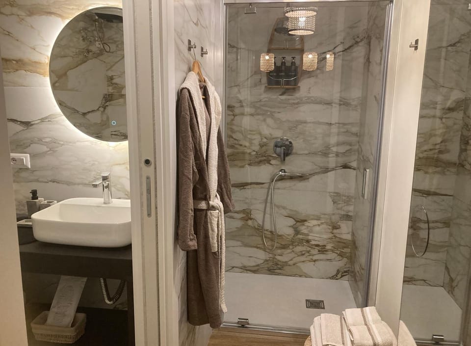 Shower, Bathroom, towels