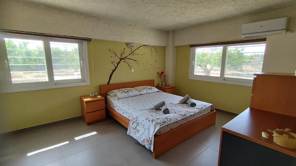Bedroom, heating