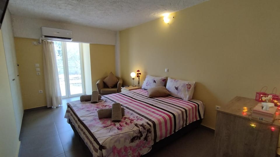 TV and multimedia, View (from property/room), Bedroom, air conditioner