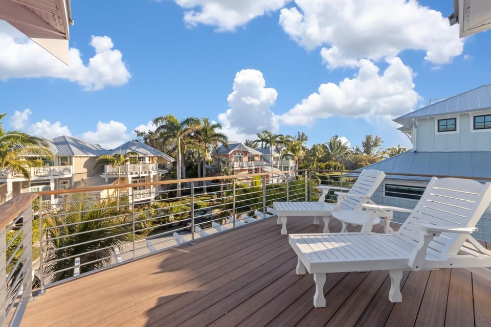 Chasing Sunsets managed by Beach Retreats House in Holmes Beach