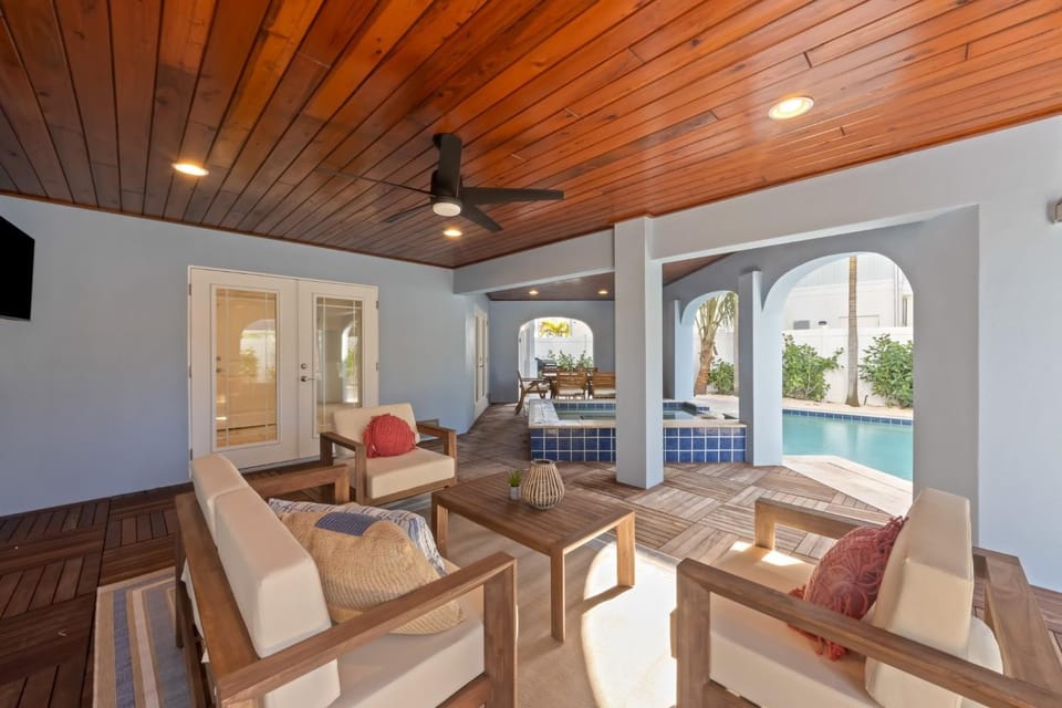 Chasing Sunsets managed by Beach Retreats House in Holmes Beach