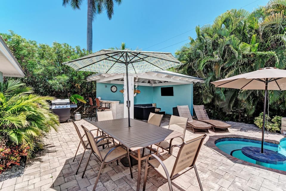 Conch Out Beach House managed by Beach Retreats House in Holmes Beach