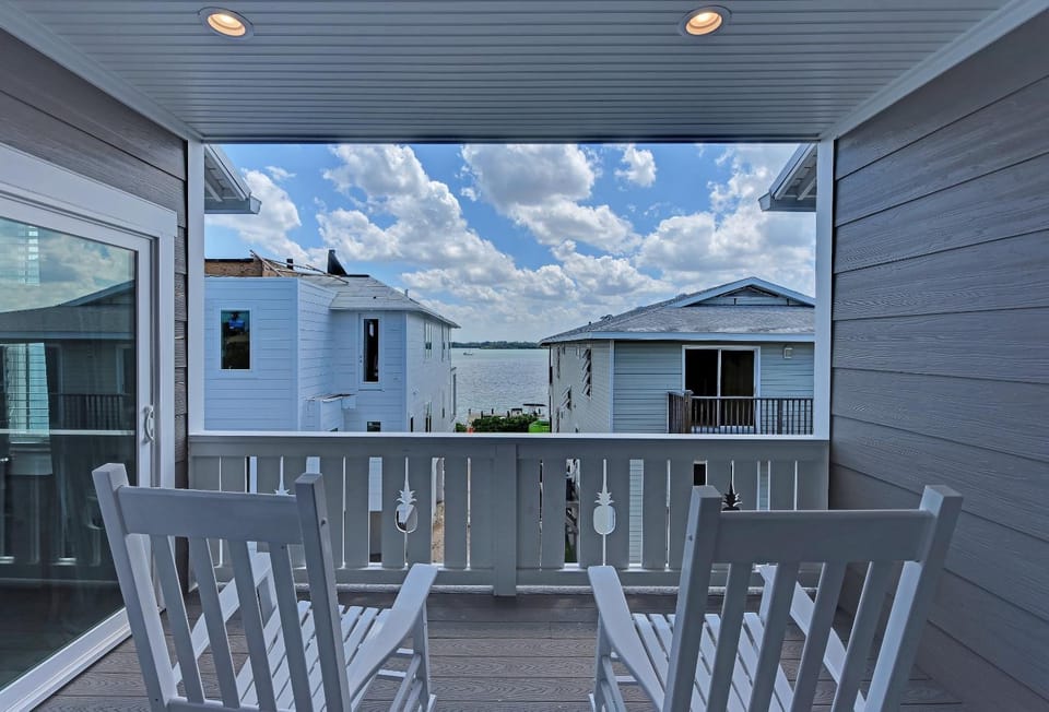 Mermaid's Landing managed by Beach Retreats House in Bradenton Beach