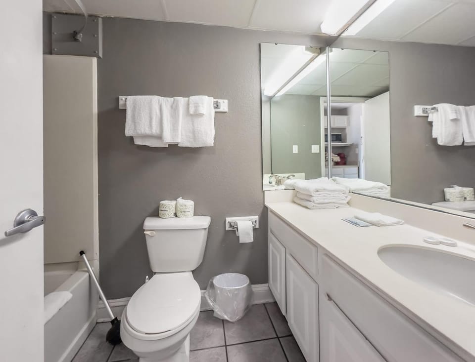 Ocean View Double Queen Suite! Perfect for 4 Guests! Sea Mist 51601 House in Myrtle Beach