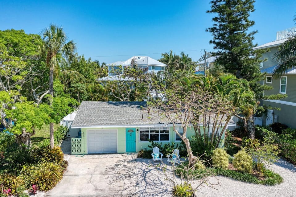 Chasing Waves House in Holmes Beach