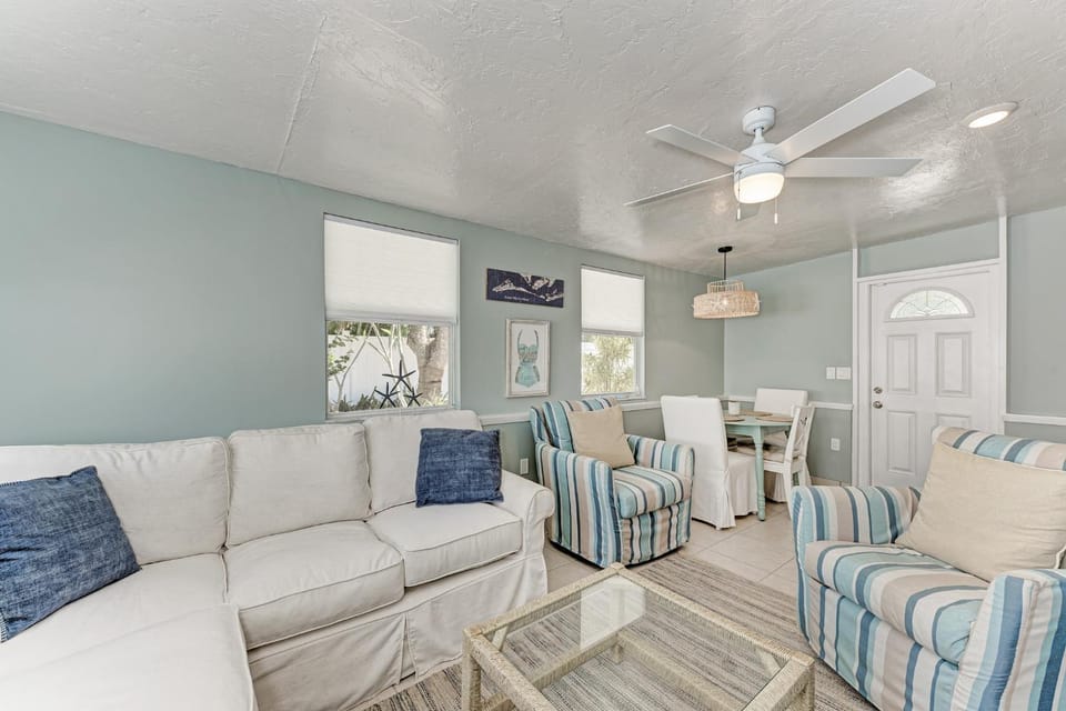 Chasing Waves House in Holmes Beach