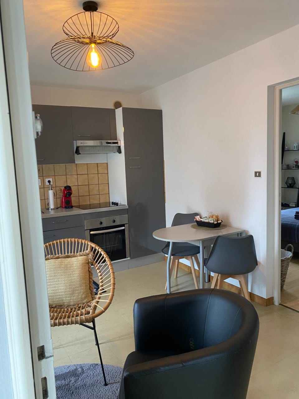 Kitchen or kitchenette, Dining area, oven, stove