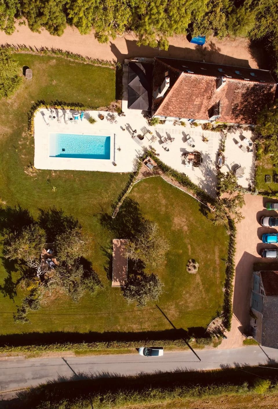 Property building, Garden, Swimming pool