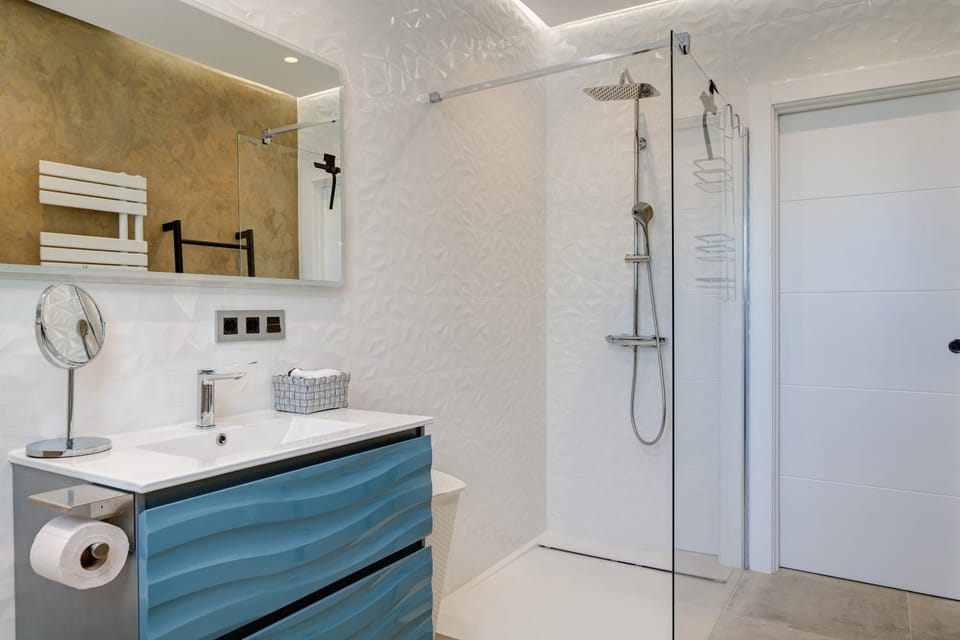 Shower, Bathroom