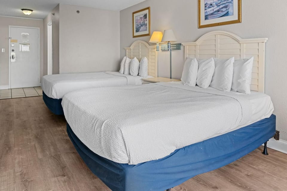 Ocean View Double Queen Suite! Perfect for 4 Guests! Sea Mist 51112 House in Myrtle Beach