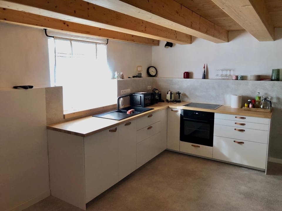 Coffee/tea facilities, Kitchen or kitchenette, dishwasher, minibar, pet friendly, stove