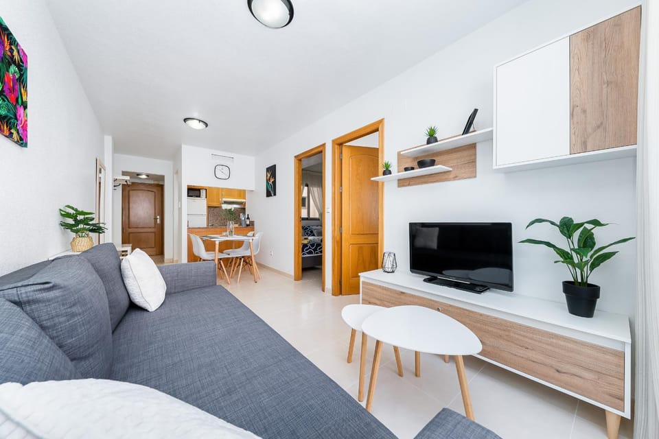 TV and multimedia, Living room, Seating area, Evening entertainment