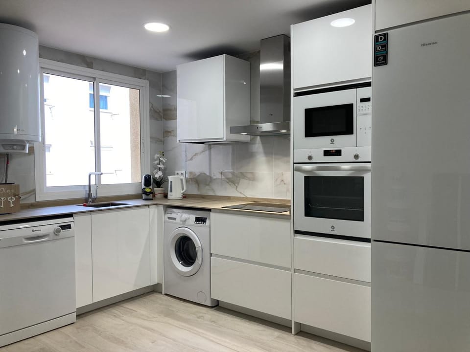 Coffee/tea facilities, Kitchen or kitchenette, dishwasher, minibar, pet friendly, stove, toaster, washing machine, kitchen