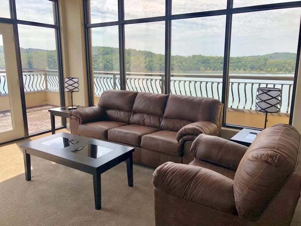 Balcony/Terrace, Living room, Seating area, Lake view, Mountain view