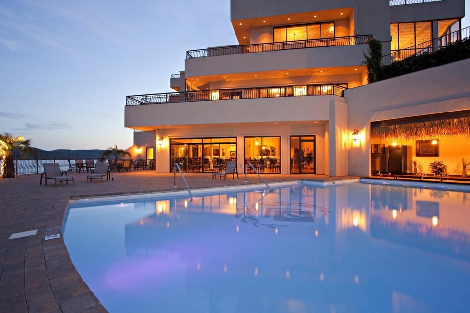 Restaurant/places to eat, Lounge or bar, Swimming pool