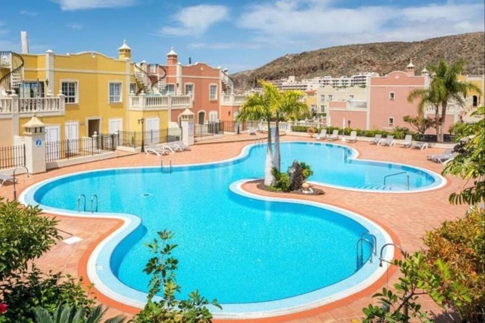 Property building, Nearby landmark, Spring, Day, Natural landscape, City view, Mountain view, Pool view, Swimming pool, Location, sunbed