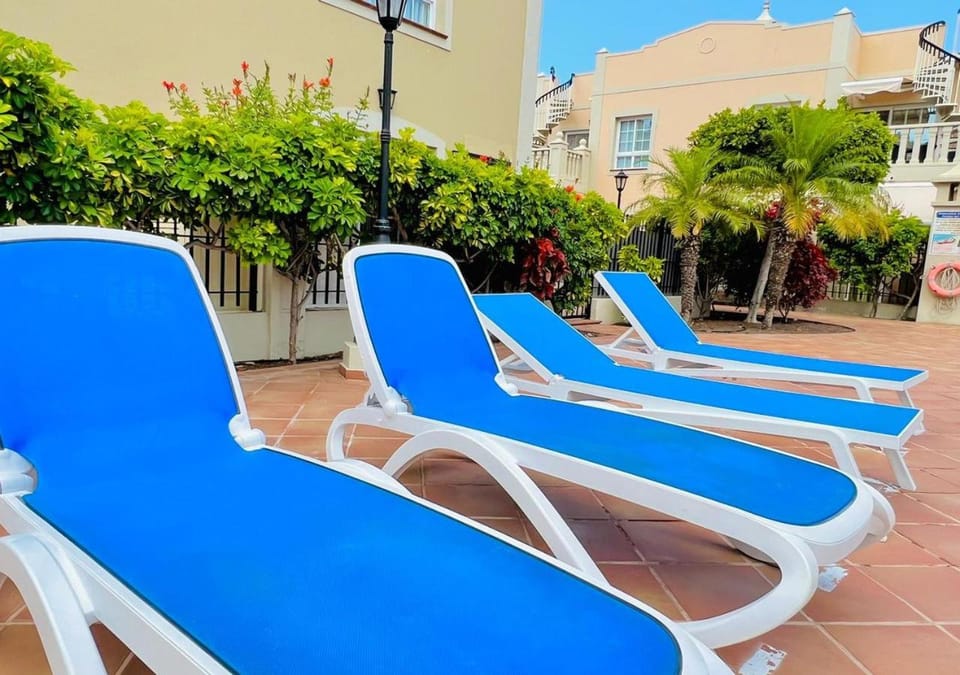 Day, Pool view, Swimming pool, sunbed