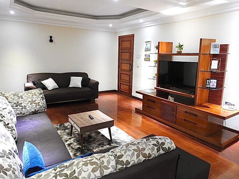 Communal lounge/ TV room, TV and multimedia, Living room, Seating area, Evening entertainment