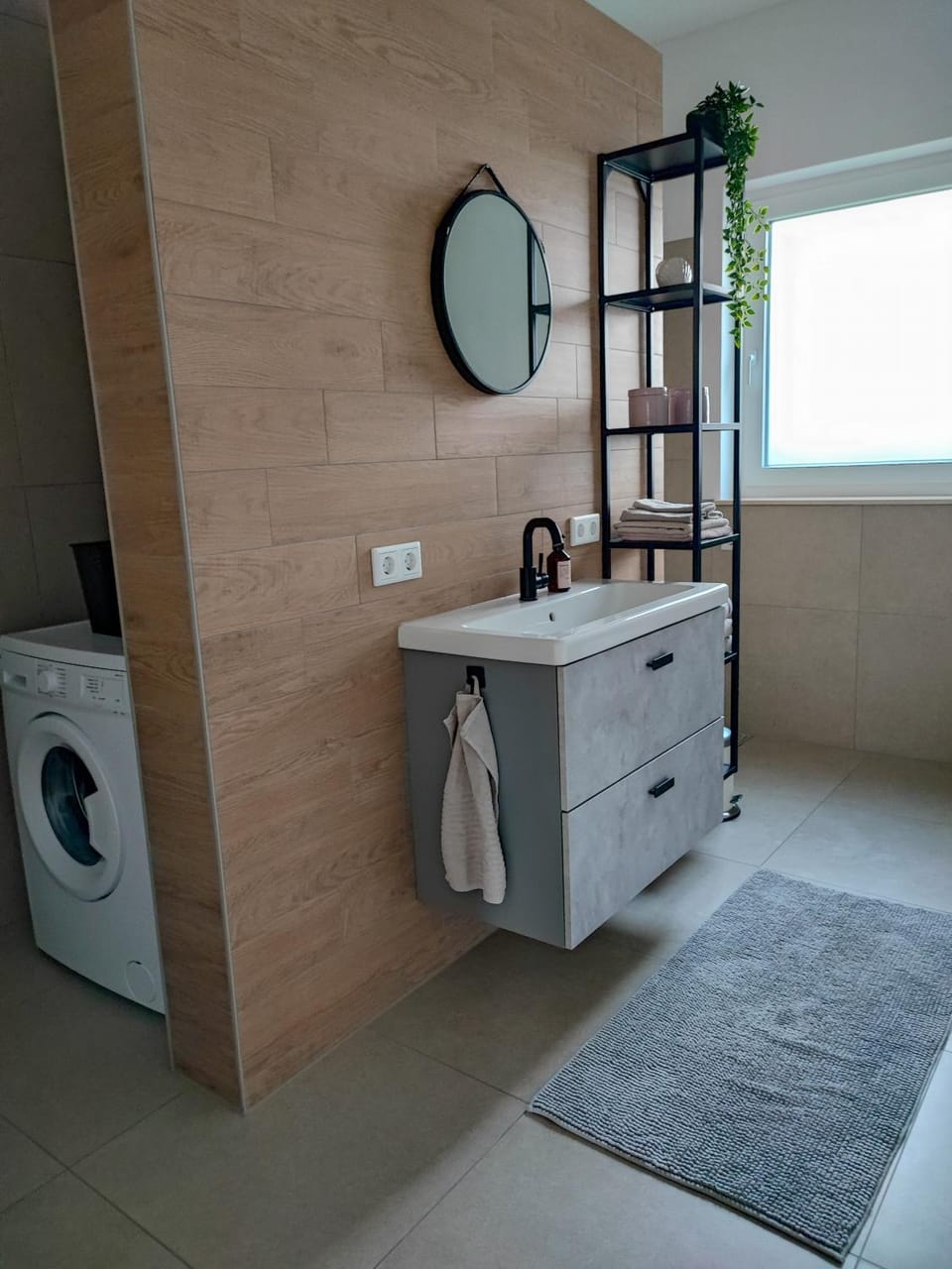 Bathroom, towels, washing machine