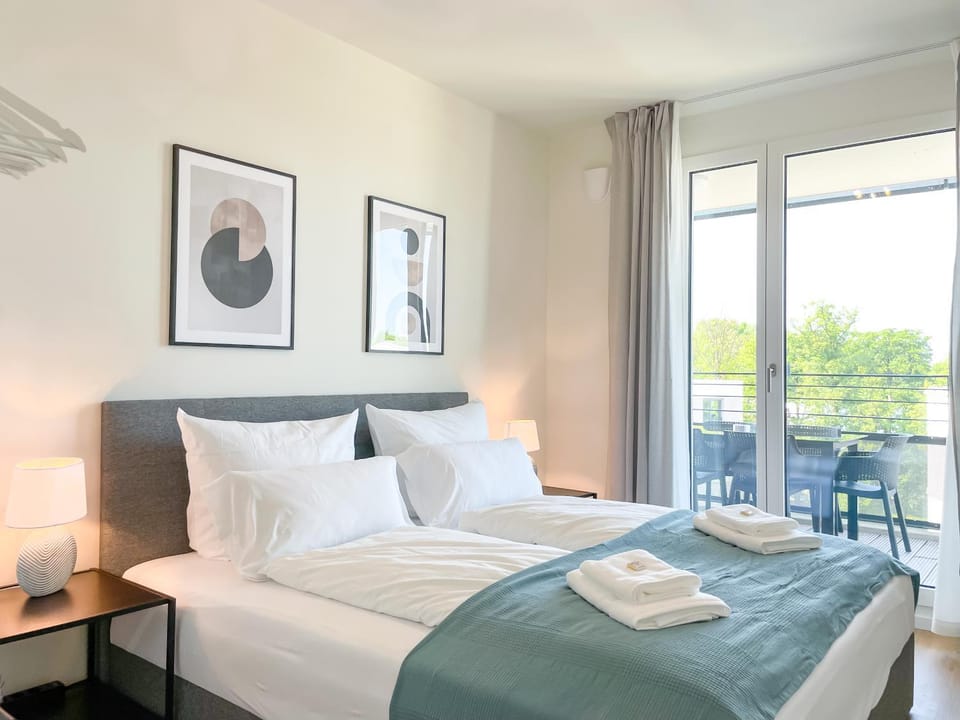 Bed, Balcony/Terrace, Photo of the whole room, Bedroom, towels