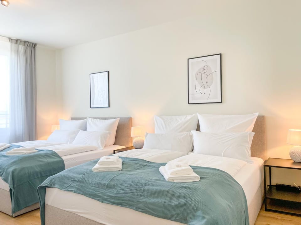 Bed, Photo of the whole room, Bedroom, towels