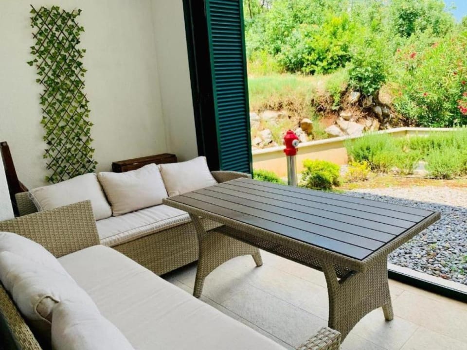 Patio, Patio, Spring, Day, Garden, View (from property/room), Balcony/Terrace, Living room, Seating area, Dining area, Garden view, Parking