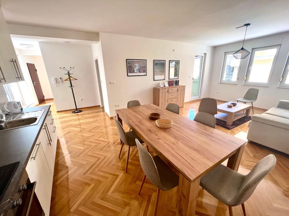 Living room, Dining area, kitchen