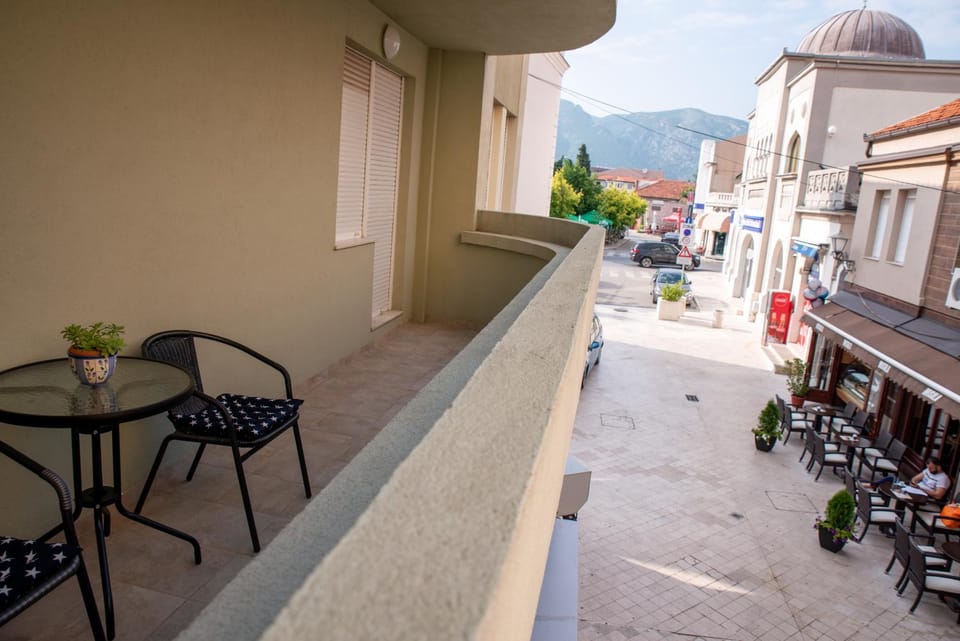 Neighbourhood, View (from property/room), Balcony/Terrace, Balcony/Terrace, Street view, Location