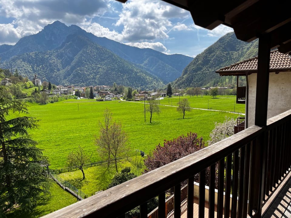 Natural landscape, View (from property/room), Balcony/Terrace, Garden view, Mountain view