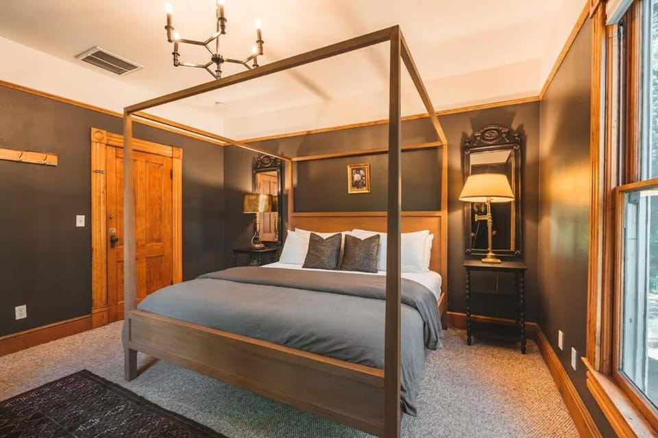 The Matriarch Heritage House- Downtown Ashland House in Ashland