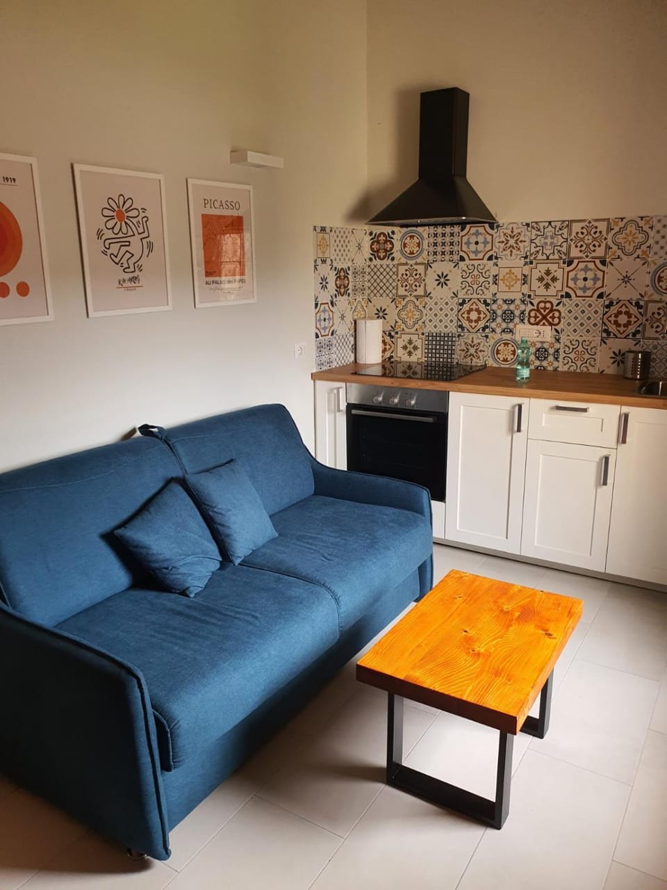 Living room, pet friendly, stove