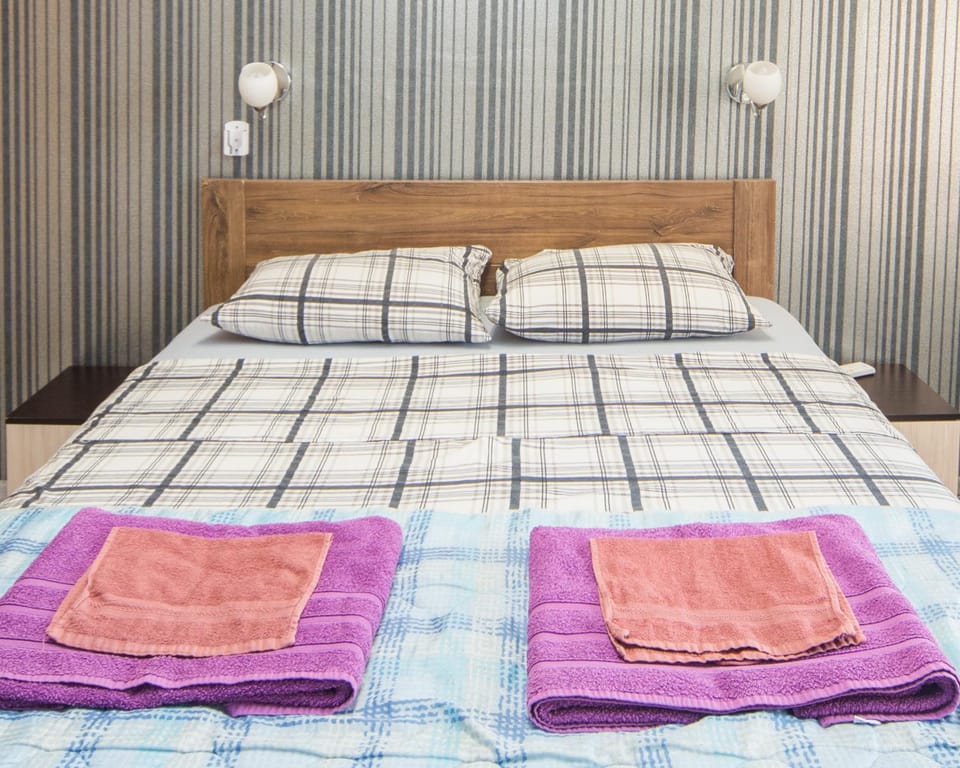 Bed, Photo of the whole room, towels
