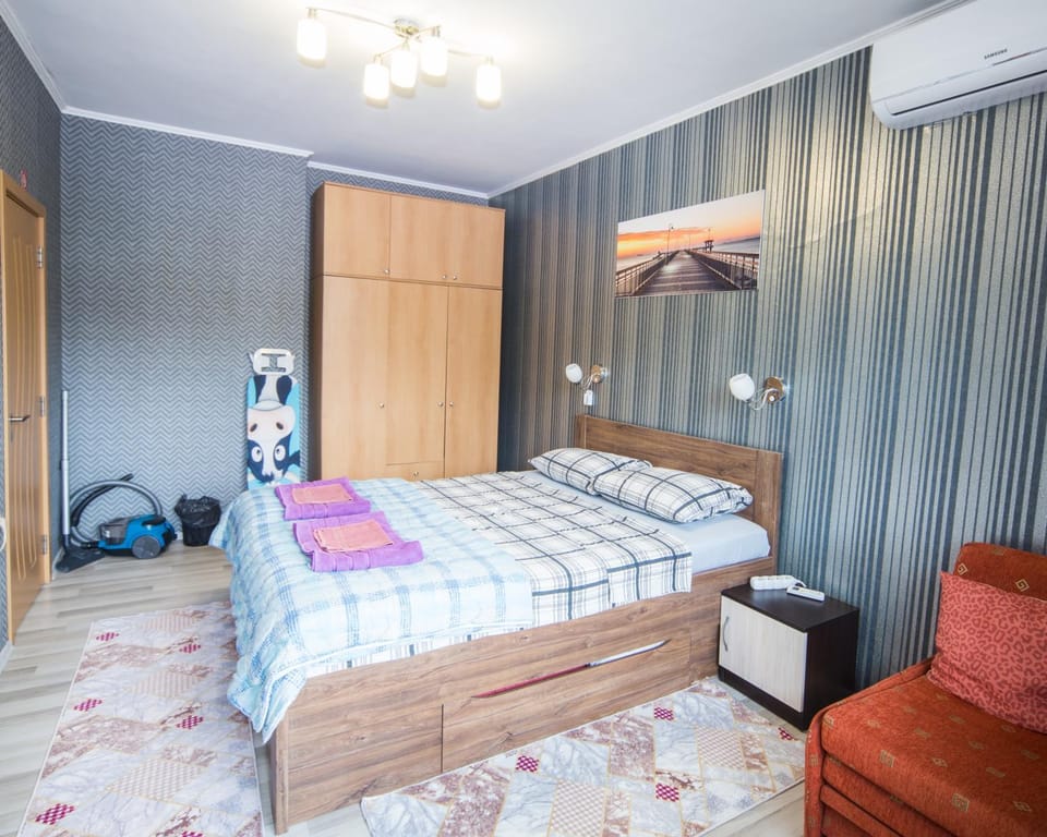 Bed, towels, wardrobe