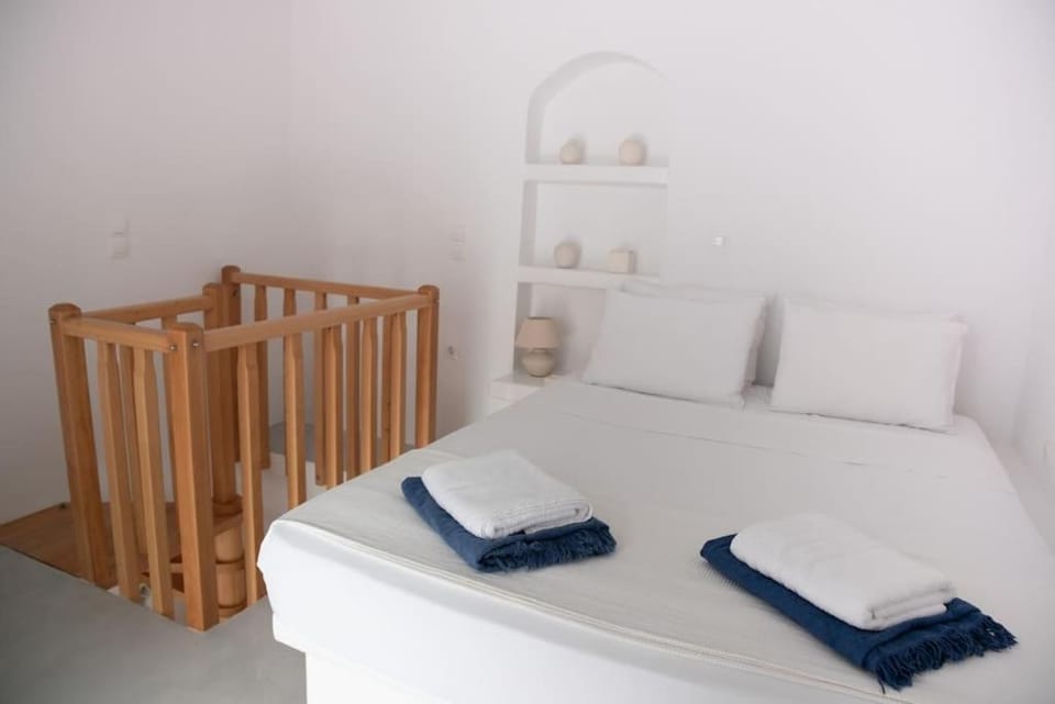Thavma Milos Apartment in Milos