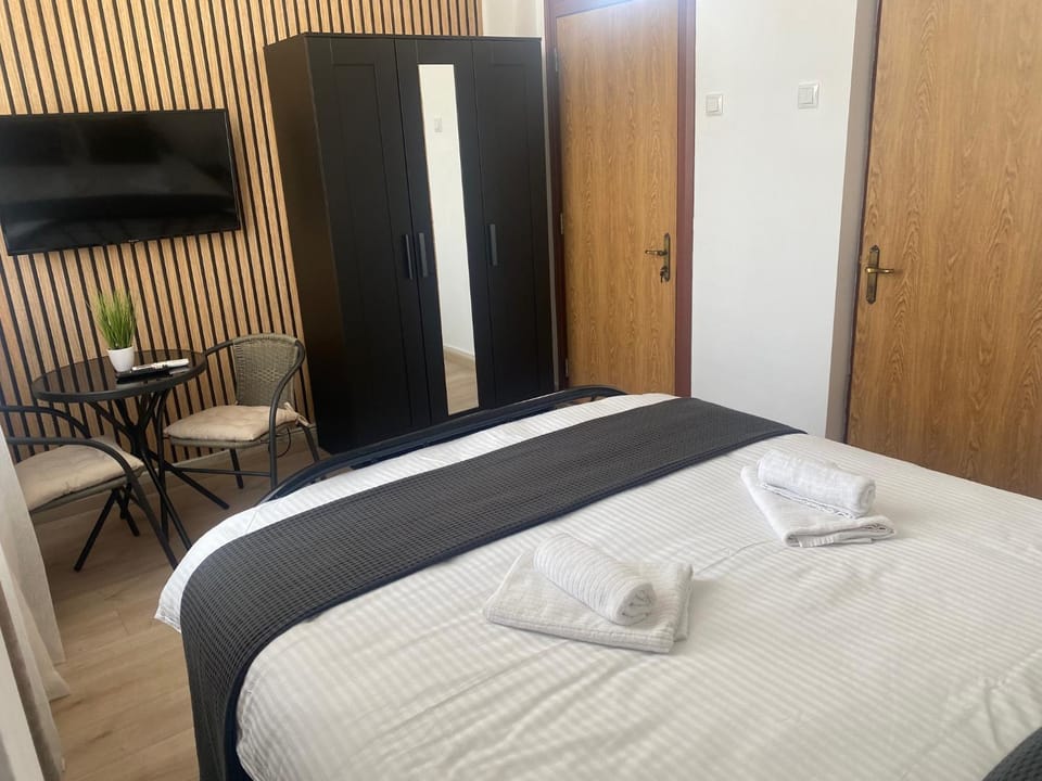 Studio 27mp - Dormitor cu baie proprie - Balcon - Bucatarie complet utilata Apartment in Bucharest