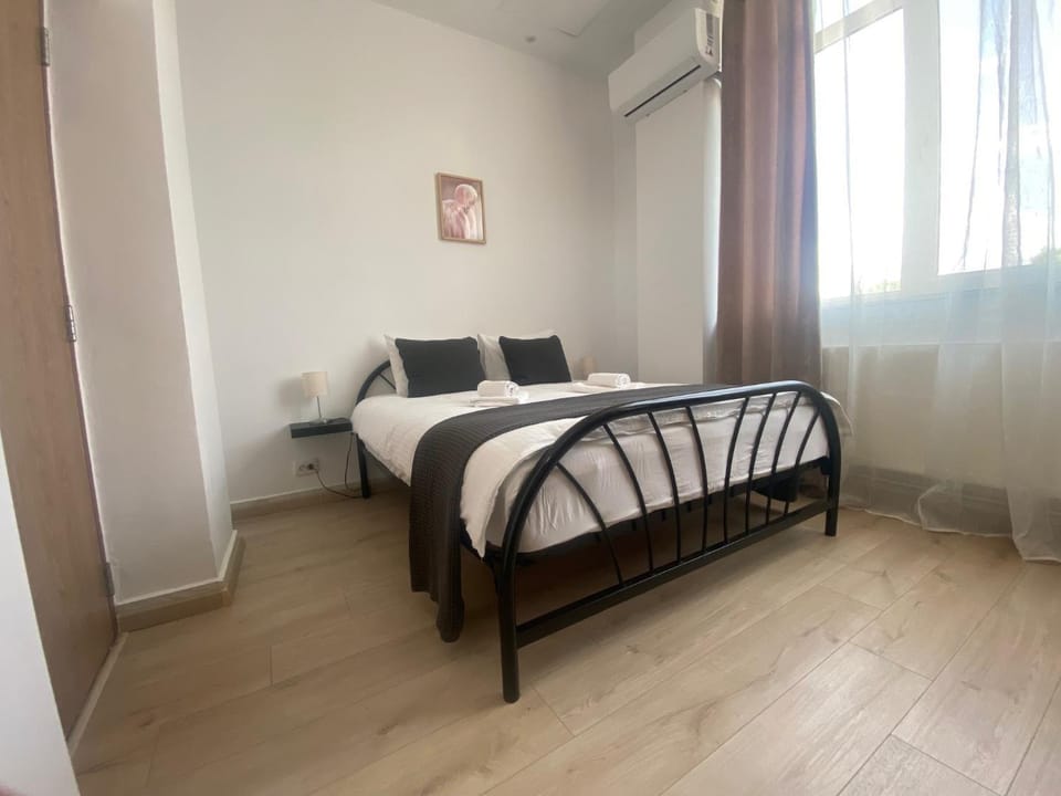 Studio 27mp - Dormitor cu baie proprie - Balcon - Bucatarie complet utilata Apartment in Bucharest