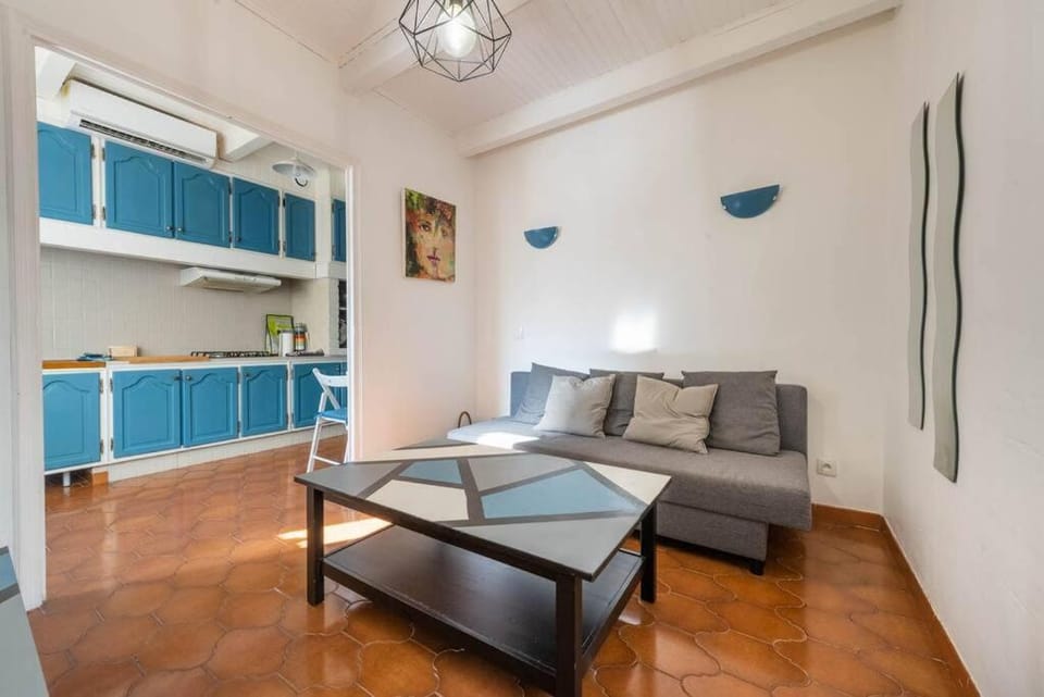 Bel appartement T2 climatisé entre mer et calanque Apartment in Marseille