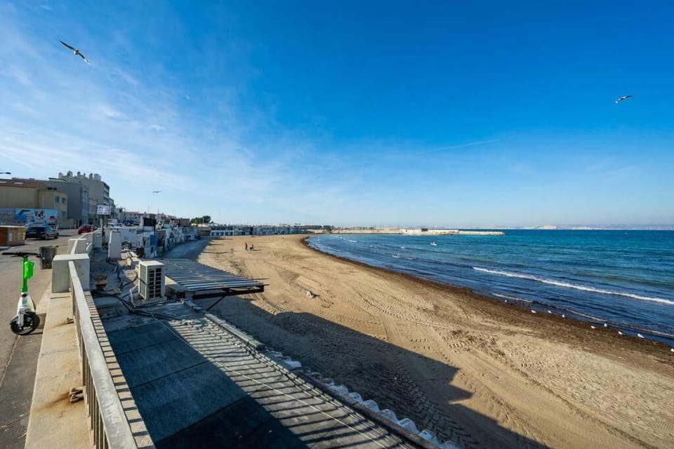 Bel appartement T2 climatisé entre mer et calanque Apartment in Marseille