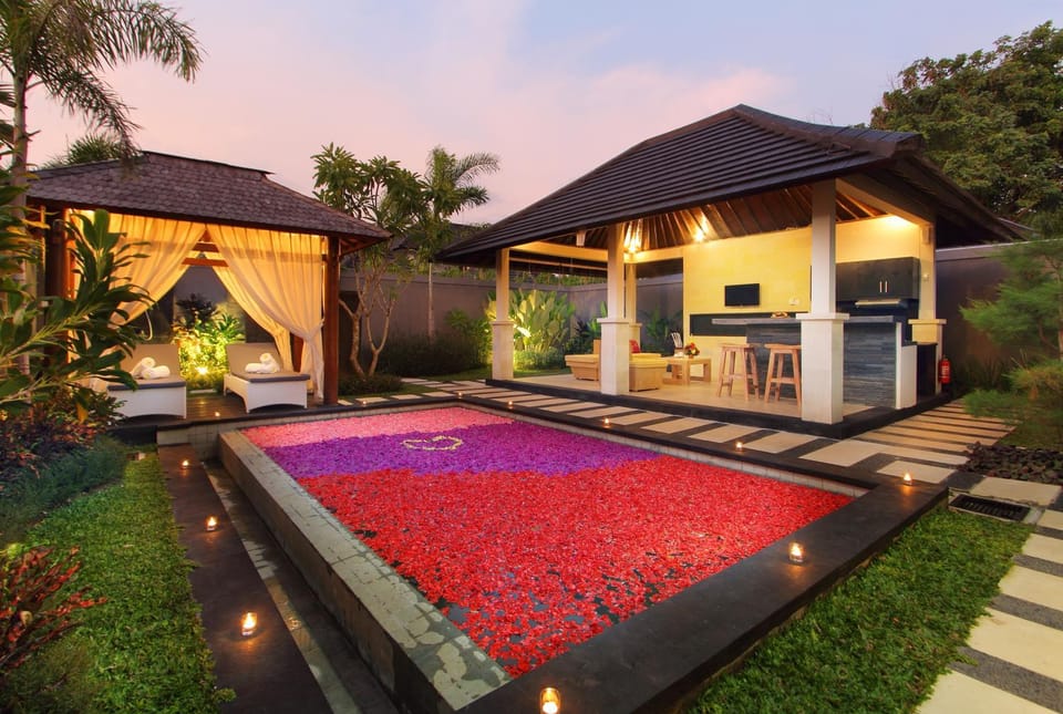 Living room, Swimming pool