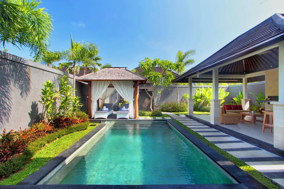 Garden, Garden, Balcony/Terrace, Pool view, Swimming pool, sunbed