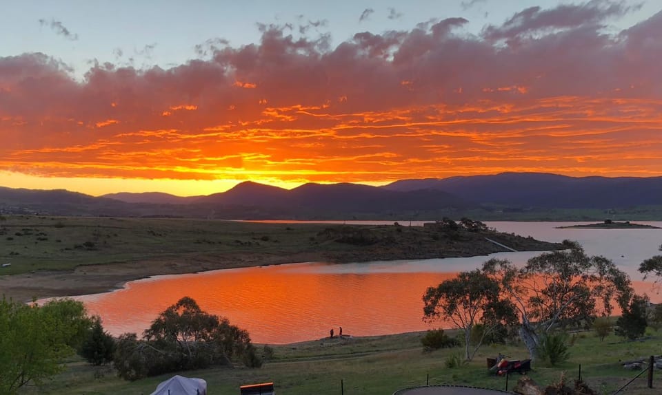 Wild Pines Waterfront Guesthouse BBQ Pet Friendly House in East Jindabyne
