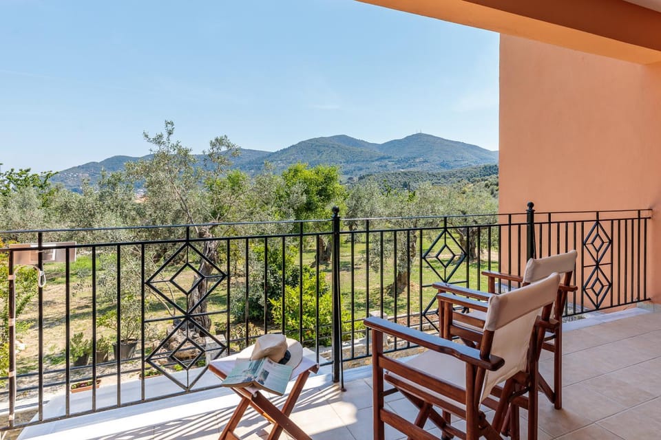 View (from property/room), Balcony/Terrace, Mountain view